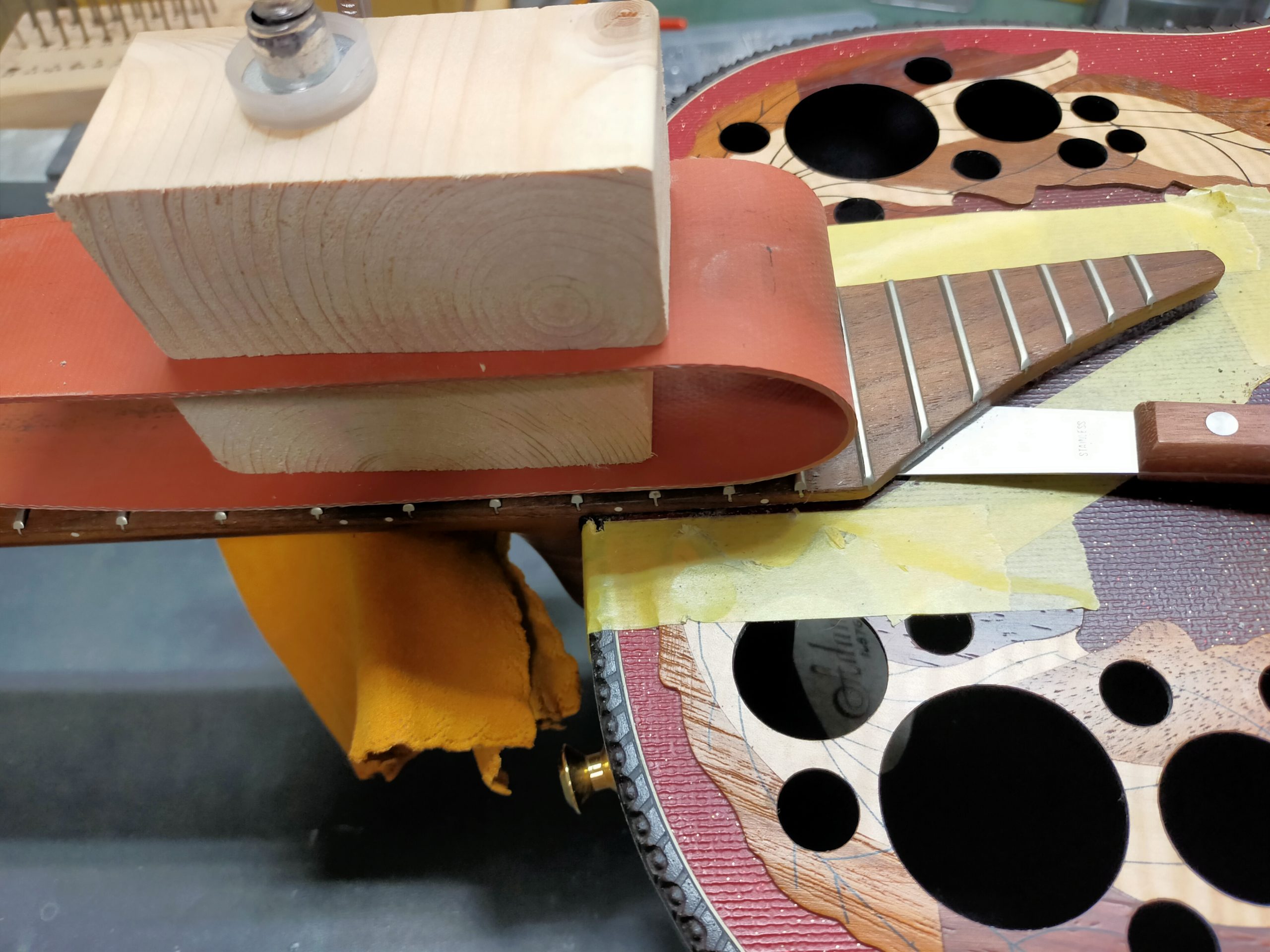 Ovation Super Adamas ネック浮き修理